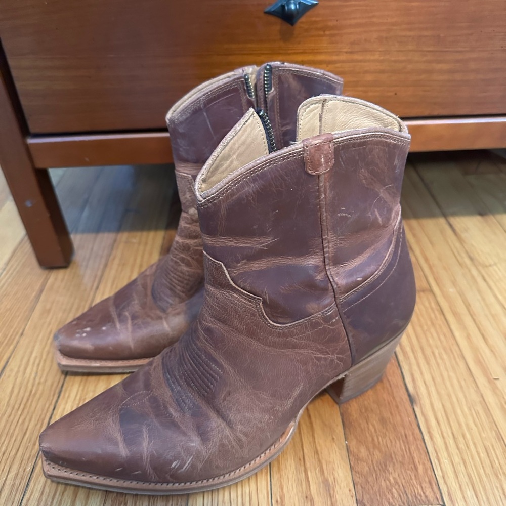 Tecovas Daisy boots